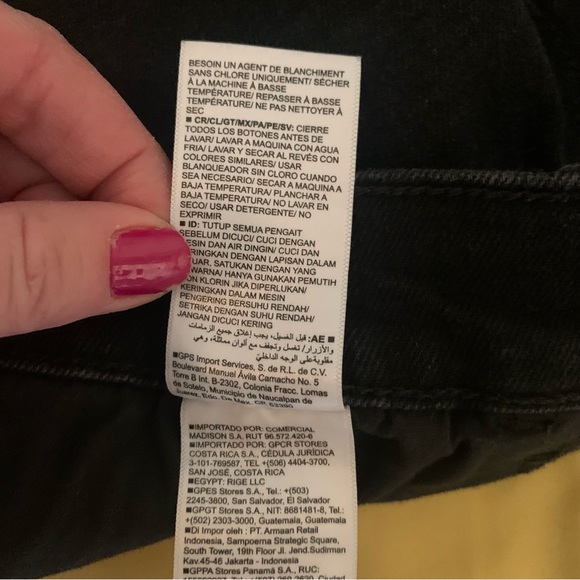 Women’s Black Old Navy Jean Shorts Mid-Rise Sz. 10 Cuffed - Picture 6 of 10